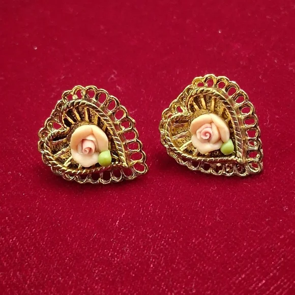 Vintage Porcelain Rose Hearts Earrings With Gold Tone Filigree Settings Pierced - Picture 3 of 11